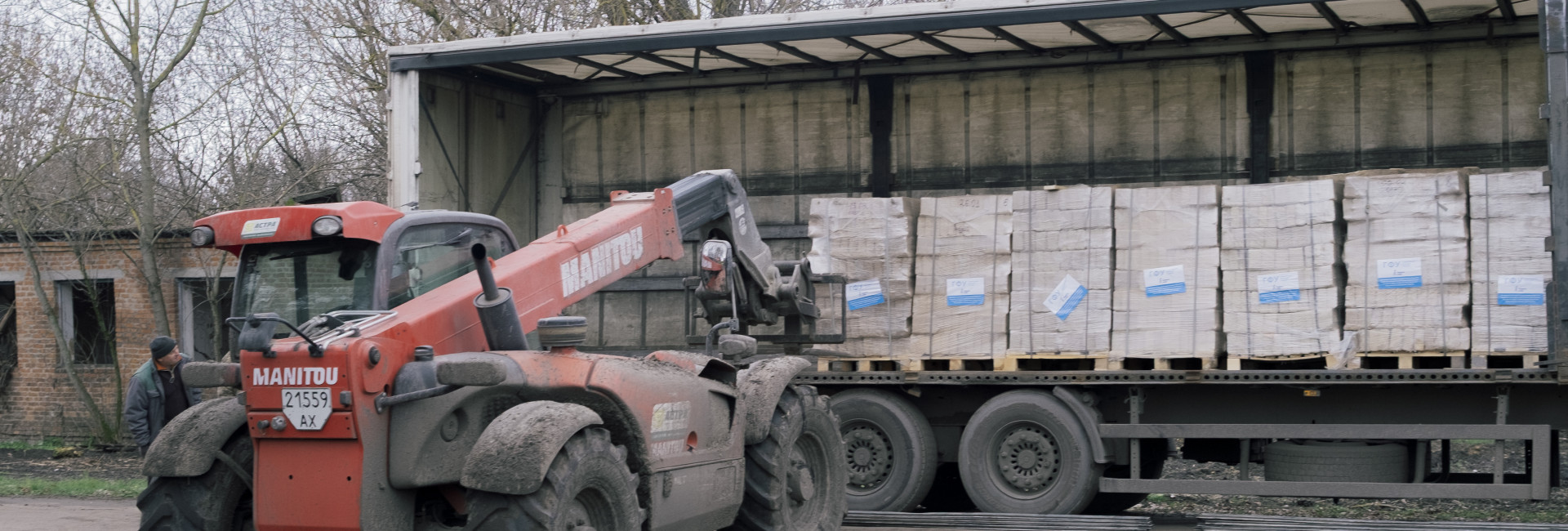 Тепло, що сильніше за зиму. Як на Харківщині виживають найстарші
