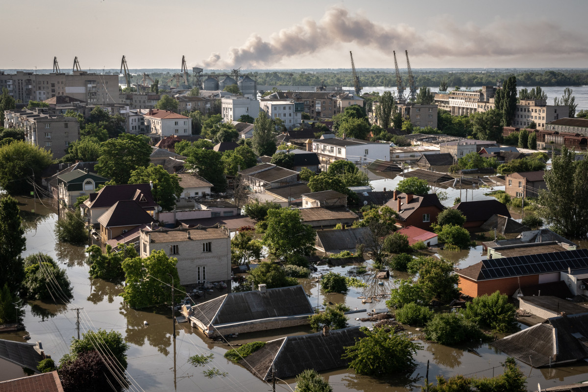 Екстрене реагування на гуманітарну кризу, спричинену руйнуванням дамби в Новій Каховці