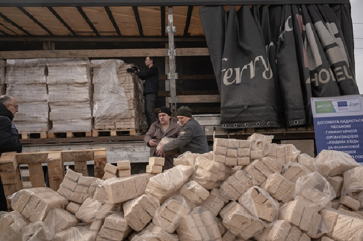 The Czech humanitarian organisation People in Need is helping Ukrainians endure the wartime winter cold