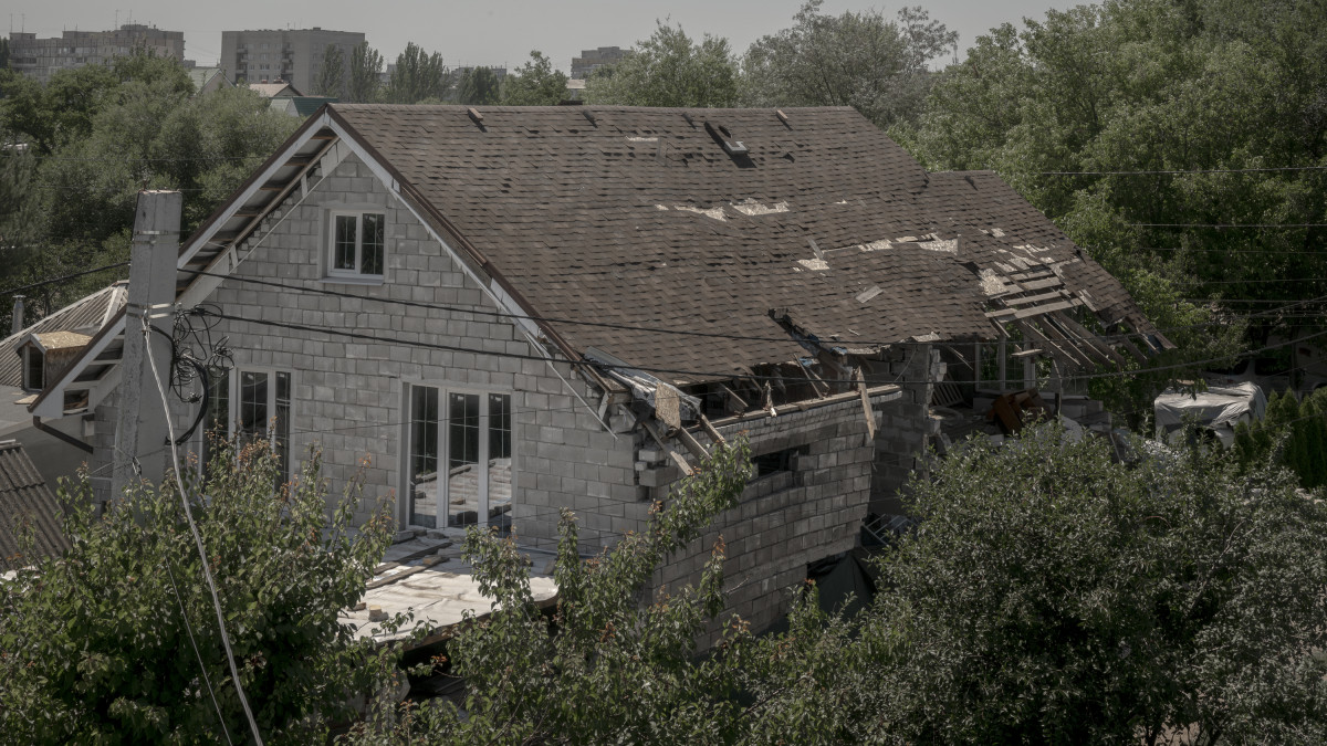 Сила жити далі. Як родини в Дніпрі відновлюють домівки після обстрілів
