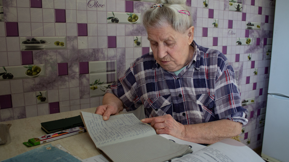 Зошит довголіття. Історія соціального супроводу поза сторінками