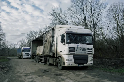 Тепло, що сильніше за зиму. Як на Харківщині виживають найстарші
