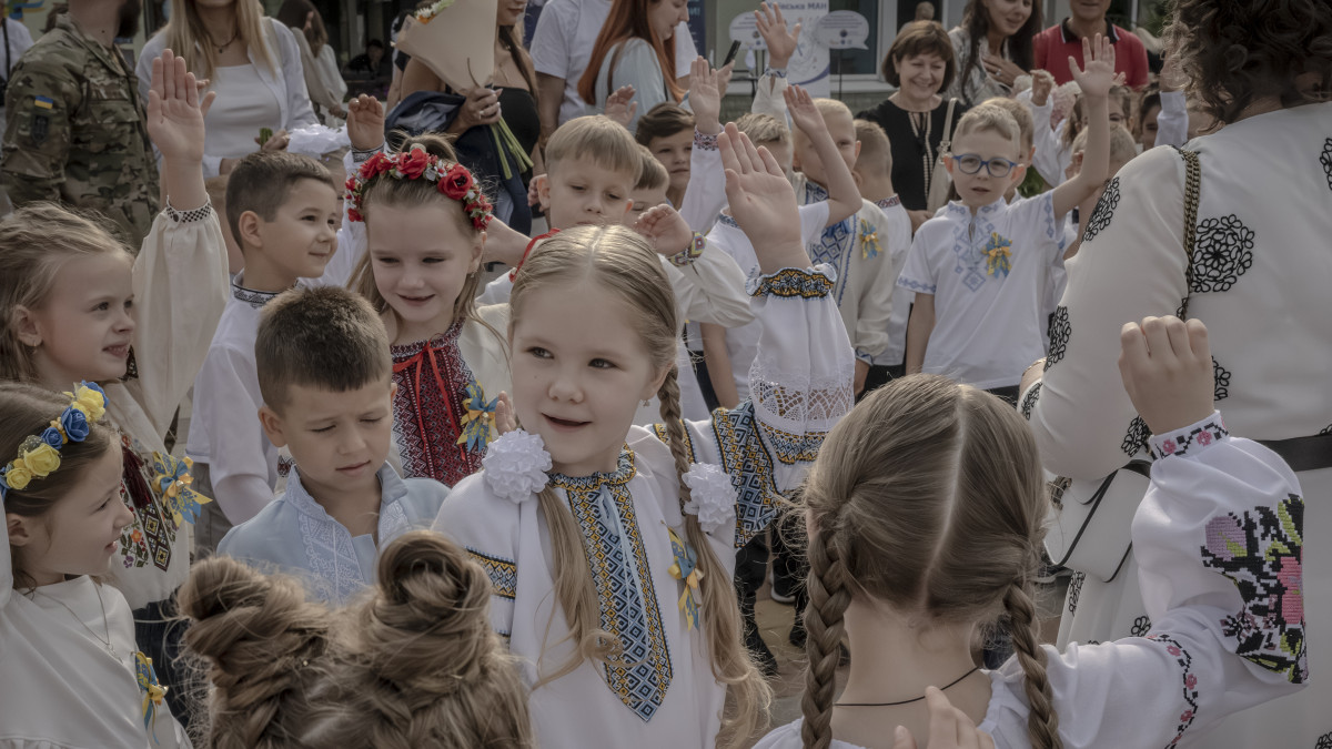 Допомагаємо дітям повернутися до школи