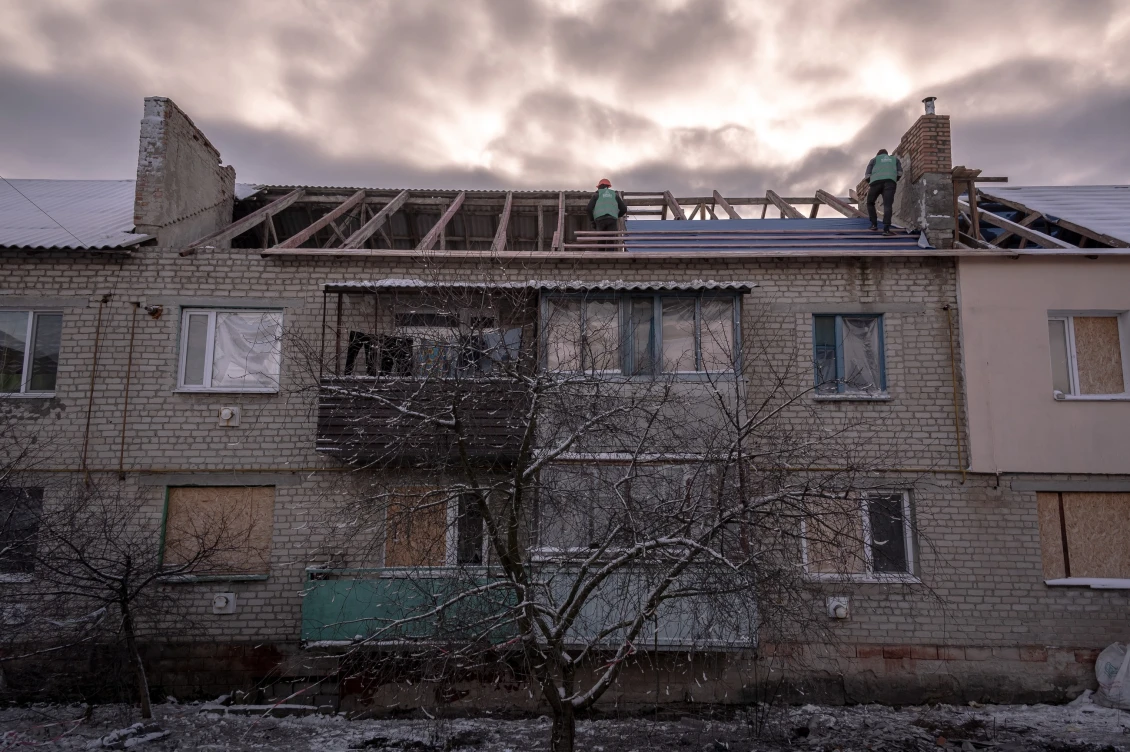 У Пришибі за кошти Європейського Союзу ми відновлюємо зруйновані покрівлі у трьох багатоповерхових будинках