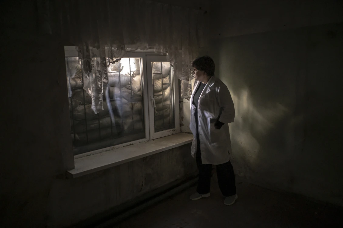 The hospital endures in wartime conditions. To minimise the damage from shelling, the windows are covered with sandbags. 