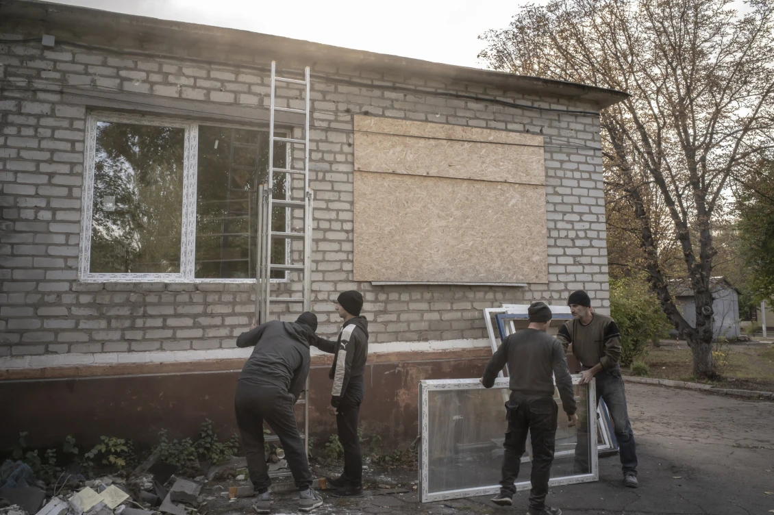 Installation of new windows in Kramatorsk hospital 