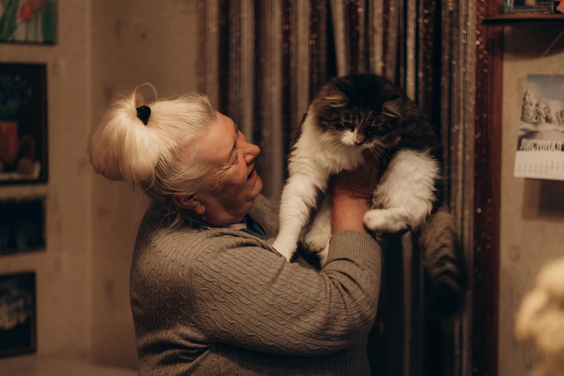 The couple's cat, Tymokha, was the first to run to the basement during the shelling.