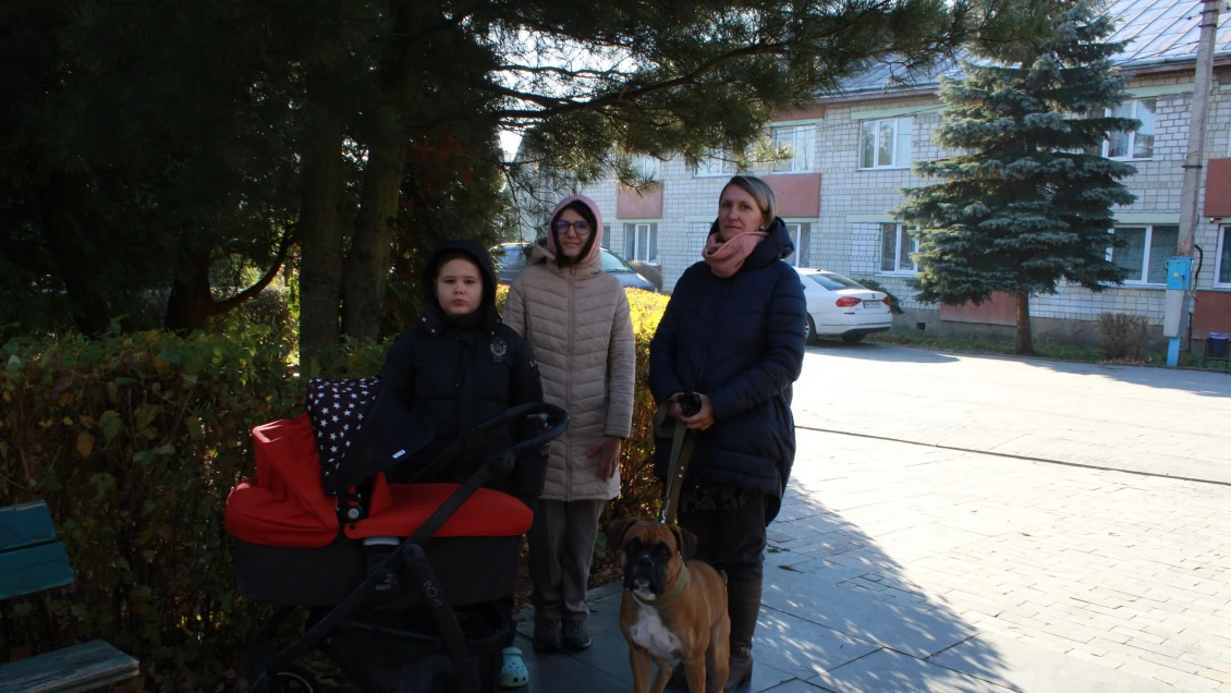 Oleksandra Aliieva with her children