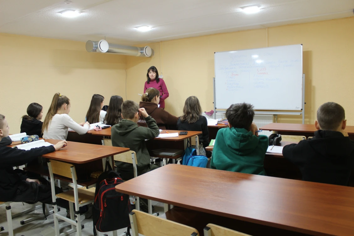 Students of the Sakhnovshchyna Lyceum at a lesson in the shelter