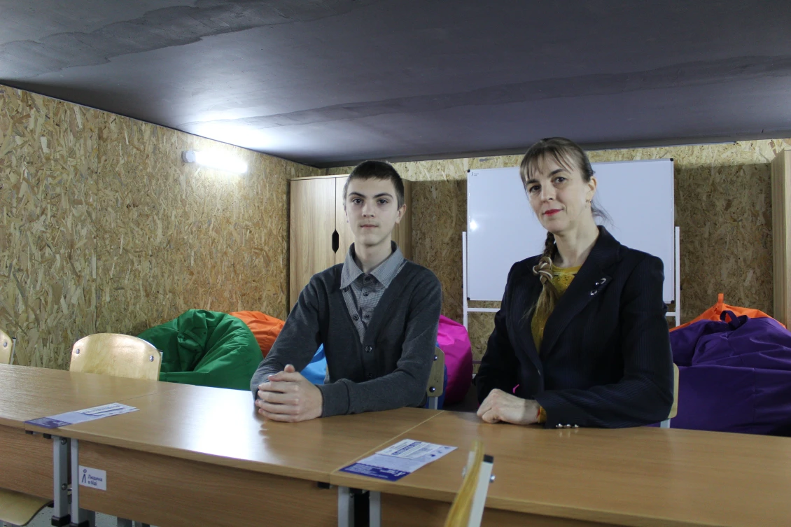 Iryna, a teacher at Gymnasium No. 121, with her son Dmytro, who studies at the same institution