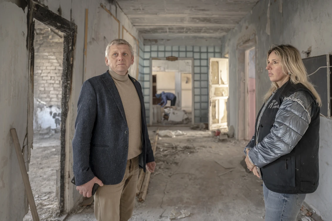 Школа Широкого зсередини. Мешканці потроху приводять будівлю до ладу