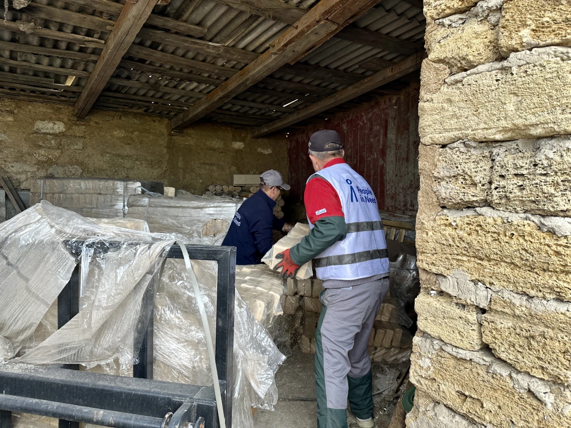Unloading fuel briquettes in Rizdvianka 