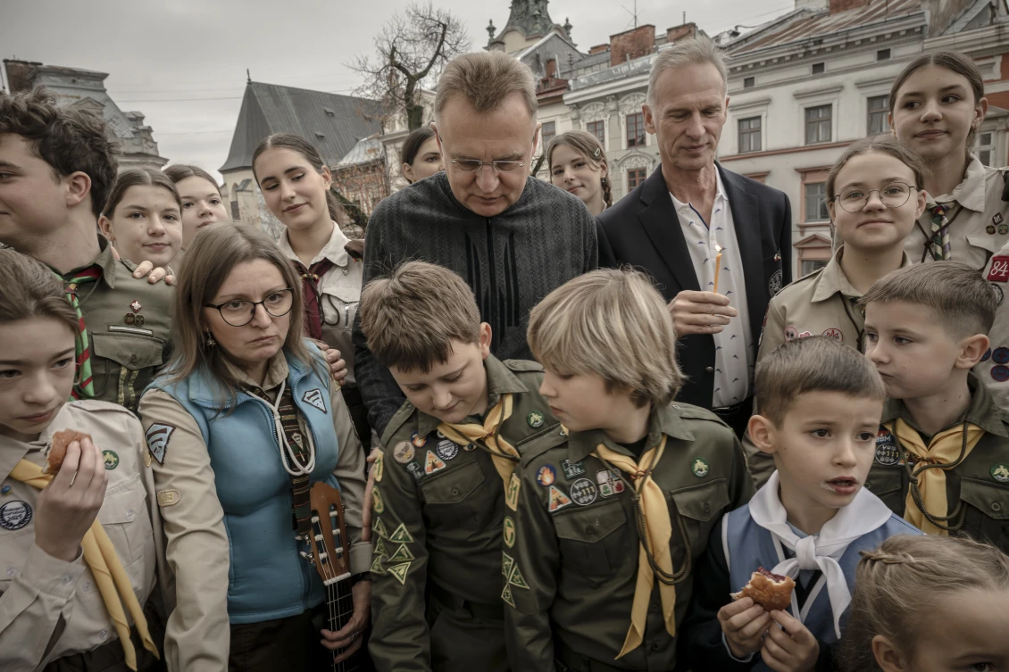 Українські пластуни привезли світло миру з Вифлеєму