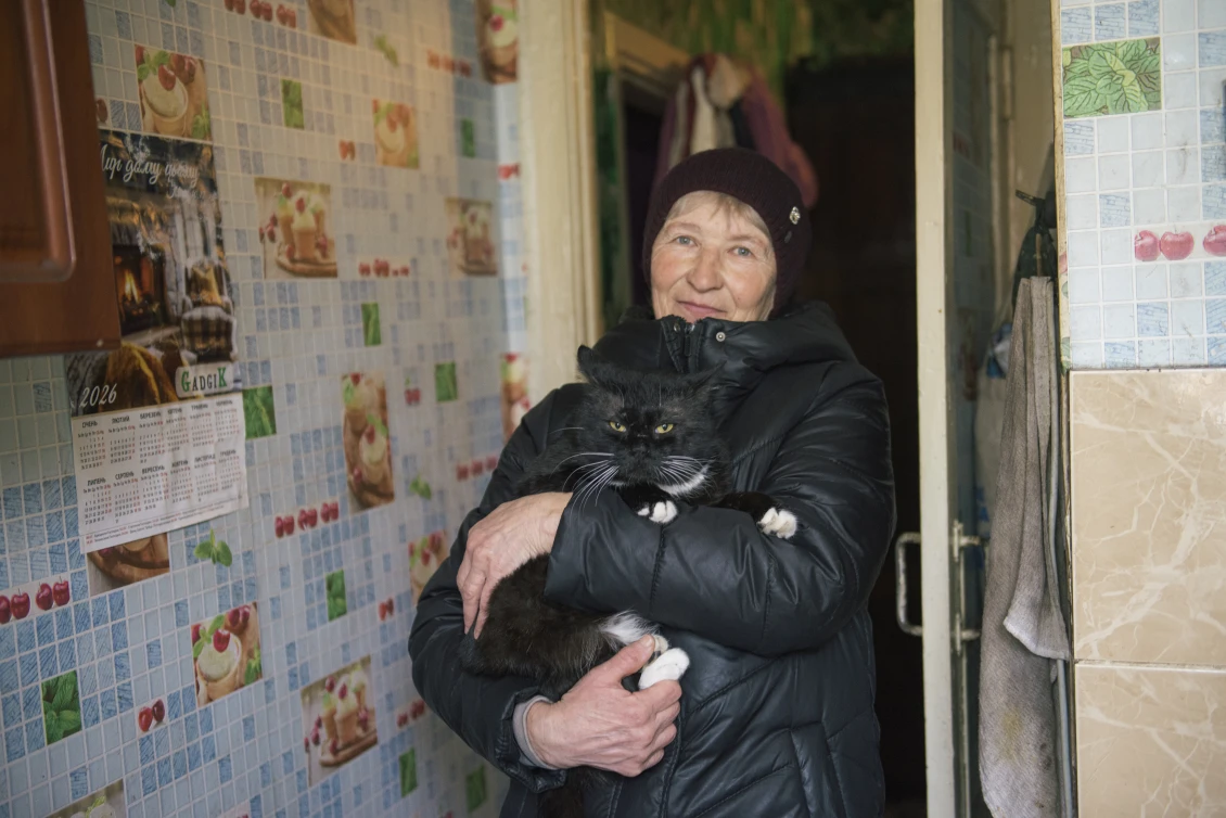 Tetiana hugging the cat she rescued 