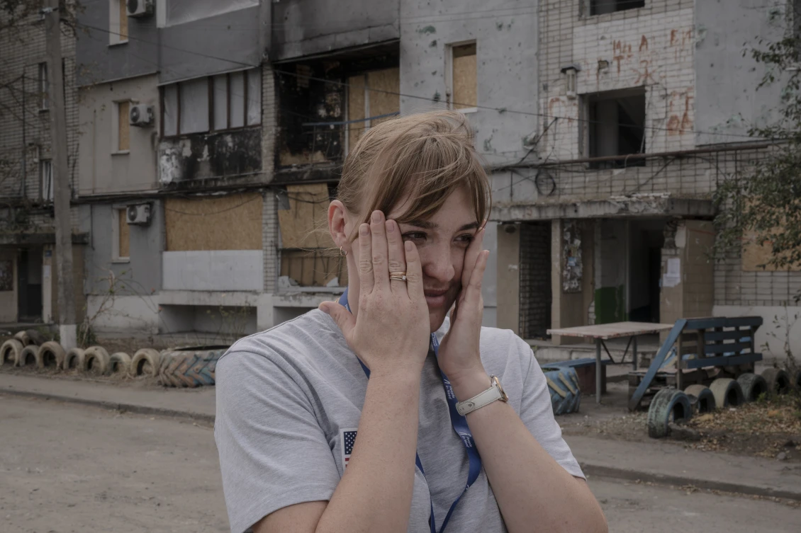 Альоні важко стримати емоції, коли мова заходить про рідний дім і батьків